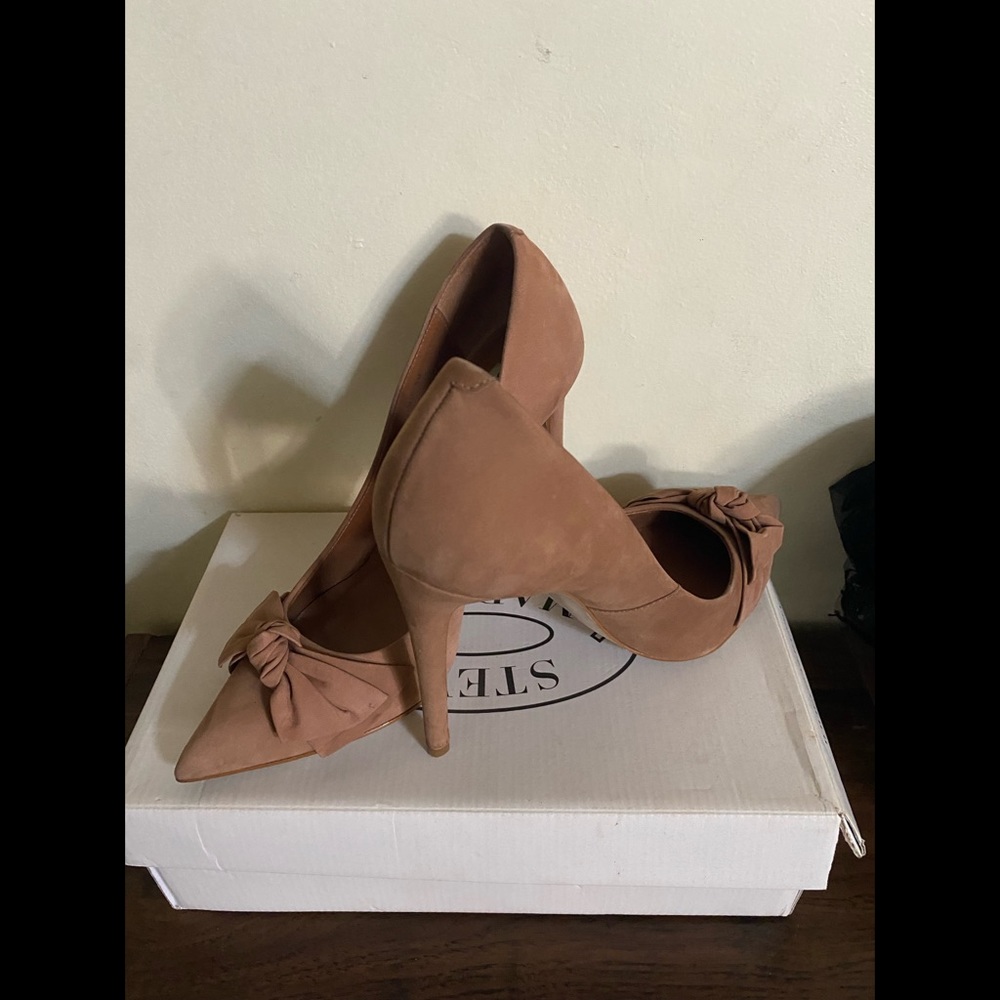 Suede Pumps